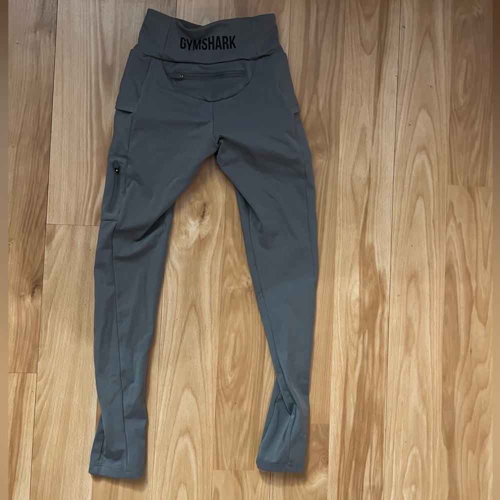 Gymshark leggings with butt and side pockets, XS, Grey, Great condition.